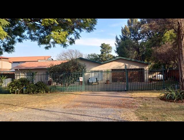4 BEDROOM HOUSE FOR SALE IN VALHALLA